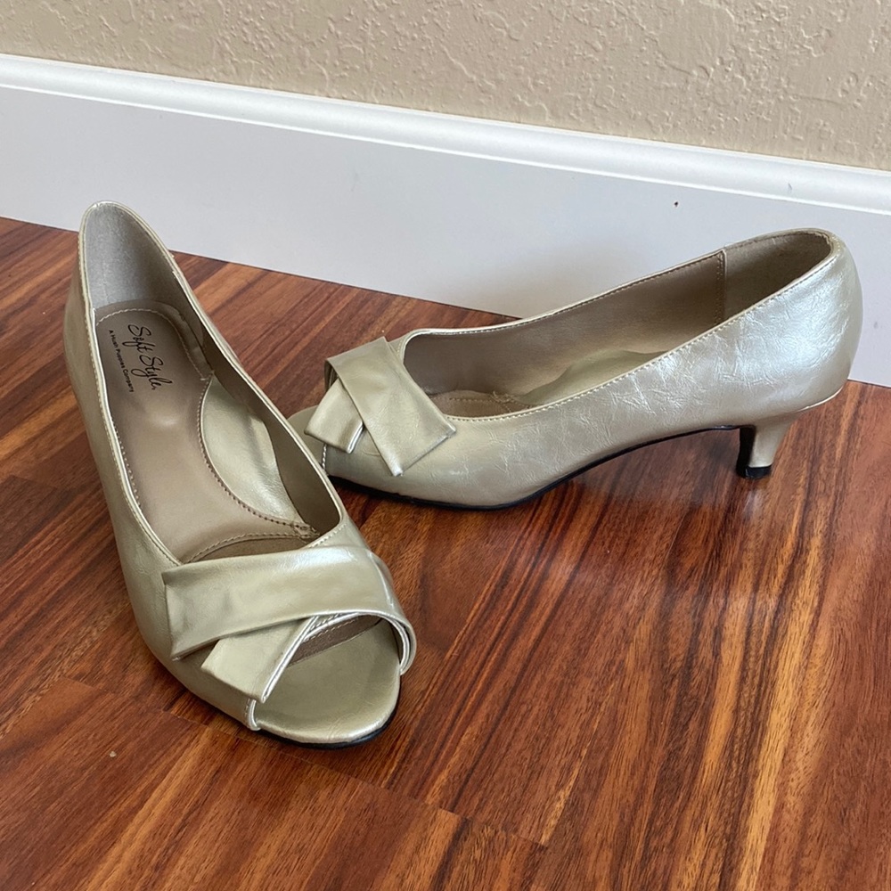 Champagne kitten heel